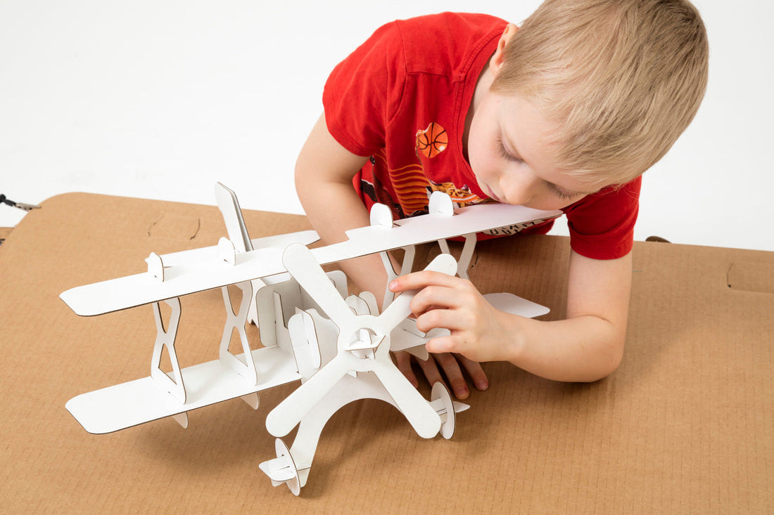 Assembling cardboard model constructors - Master class offer for children (7-10 years old)