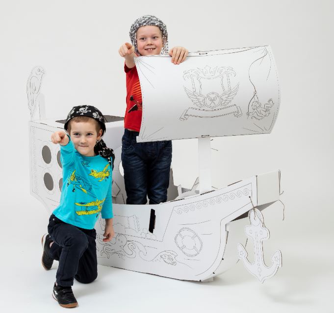 Kreatives Piratenschiff aus Pappe, skizziert, DIY, weiß Groß, 3+ Jahre